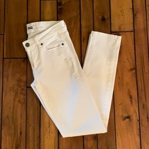 Paige “Skyline Ankle Peg” white jeans